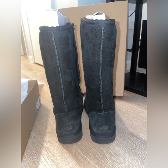 Knee high uggs - Picture 2 of 4